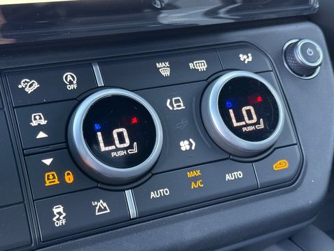 New 2026 Land Rover Defender 110 X-Dynamic SE AWD/4WD image 24