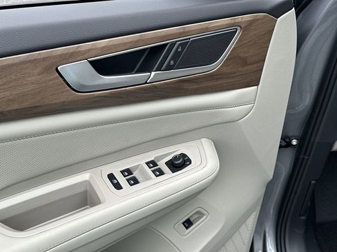 New 2026 Volkswagen Atlas SE image 13