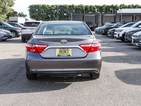 Used 2017 Toyota Camry LE image 3