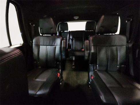 Used 2016 Lincoln Navigator Reserve image 13