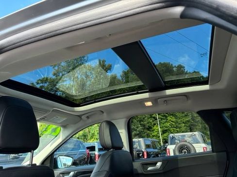 Certified 2022 Ford Escape SEL w/ SEL Stealth AWD Package image 17