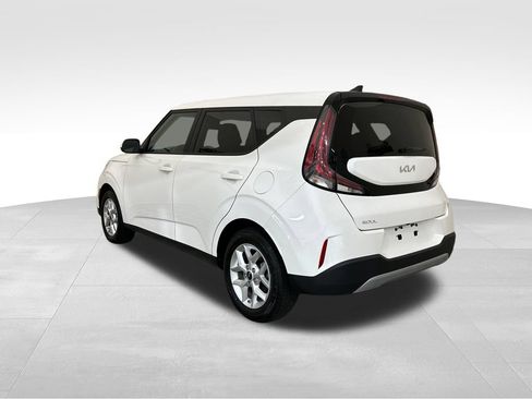 Used 2025 Kia Soul LX w/ LX Technology Package FWD image 3