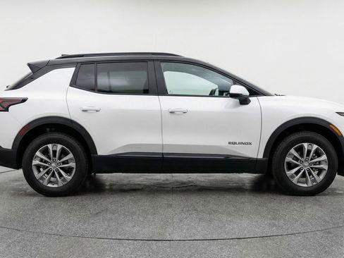 Used 2025 Chevrolet Equinox LT image 11