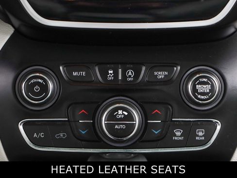 Used 2019 Jeep Cherokee Limited image 20