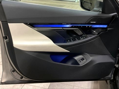 Used 2024 BMW 540i xDrive w/ Convenience Package image 9