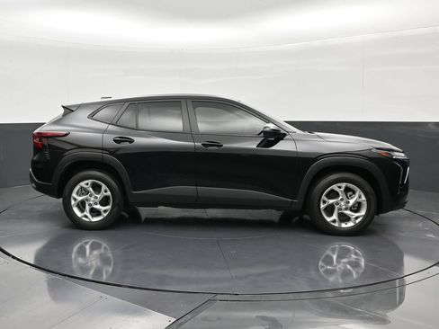 Used 2024 Chevrolet Trax LS w/ LS Convenience Package FWD image 6