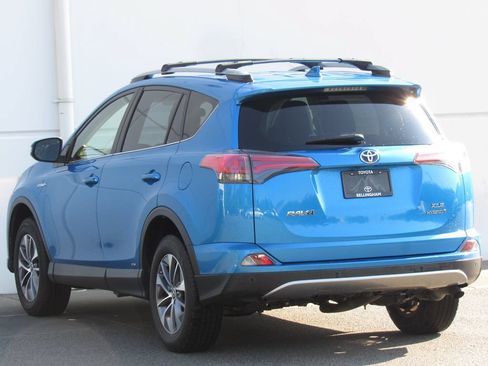 Used 2017 Toyota RAV4 XLE w/ Convenience Package AWD/4WD image 5
