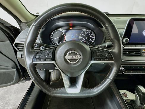 Used 2024 Nissan Altima 2.5 SR FWD image 9