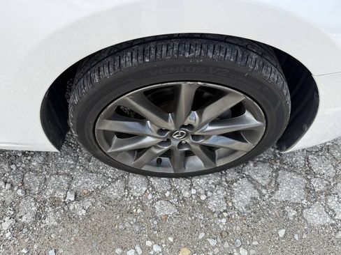 Used 2018 MAZDA MAZDA3 Touring FWD image 13