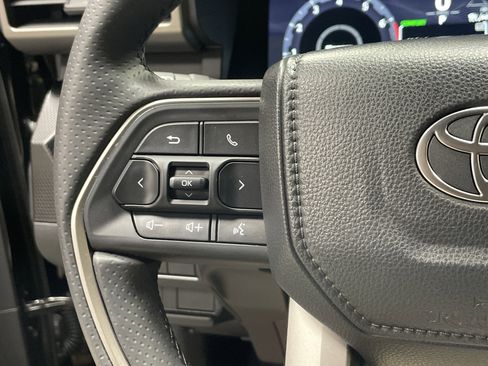 Used 2025 Toyota 4Runner Limited image 19