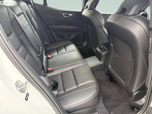 Used 2021 Volvo S60 T8 Inscription image 18