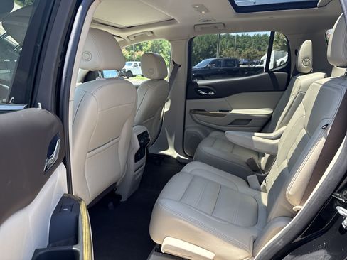 Used 2019 GMC Acadia Denali w/ Technology Package AWD/4WD image 21