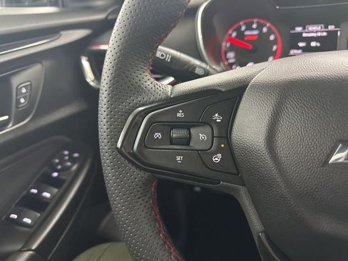 Used 2023 Chevrolet TrailBlazer RS image 33