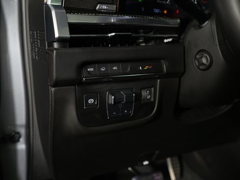 Used 2025 Cadillac Escalade V AWD/4WD image 15