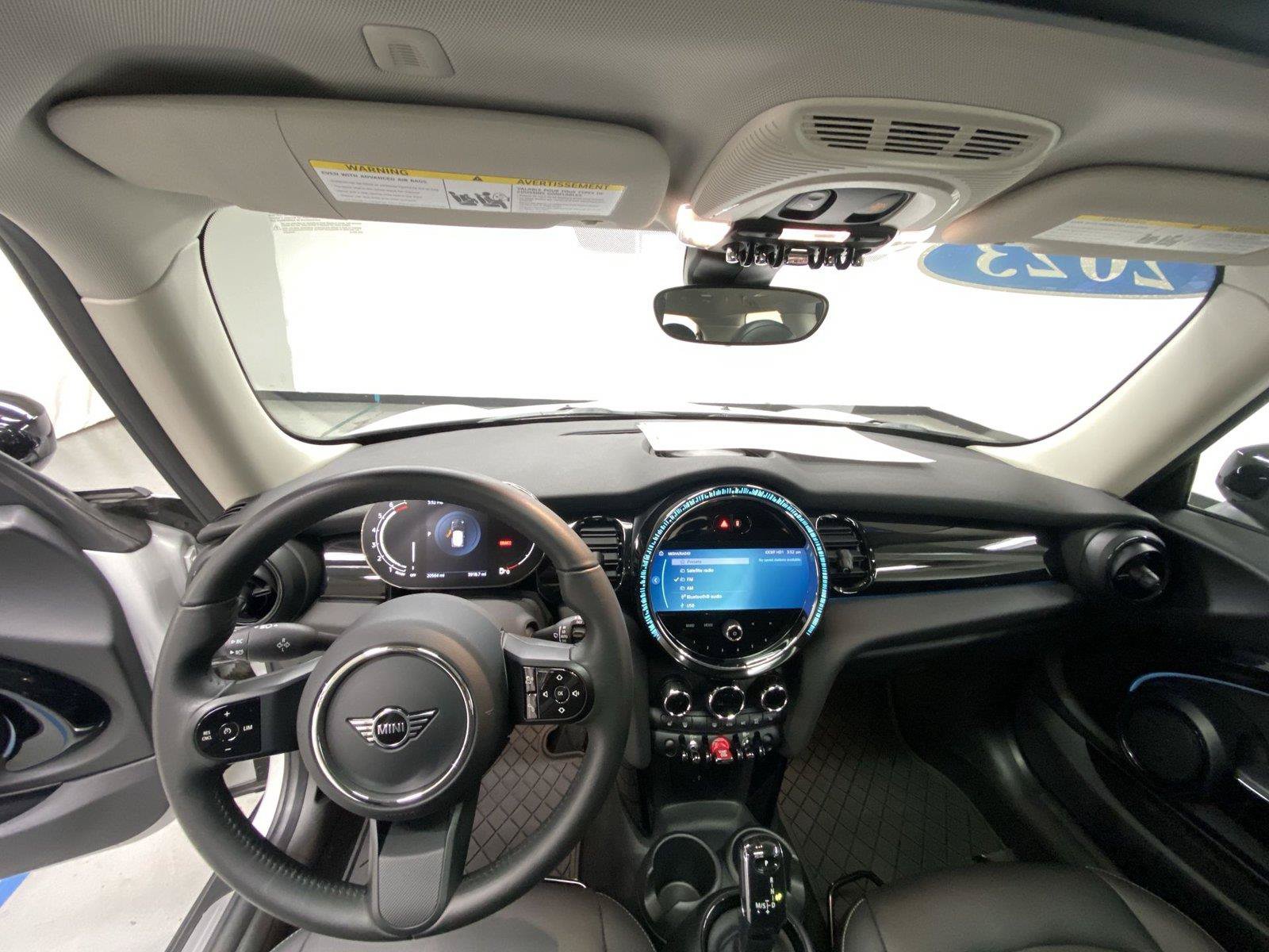 Used 2023 MINI Cooper 2-Door Hardtop FWD image 30