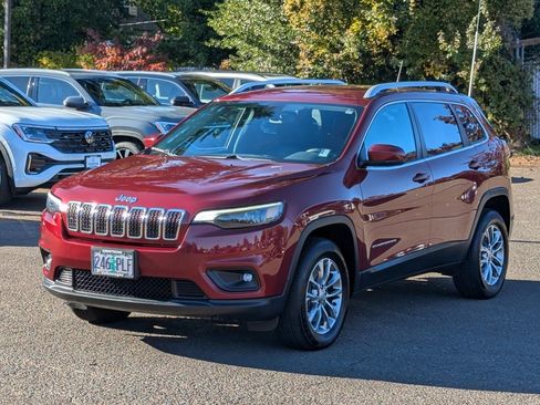 Used 2019 Jeep Cherokee Latitude Plus w/ Comfort/Convenience Group image 9