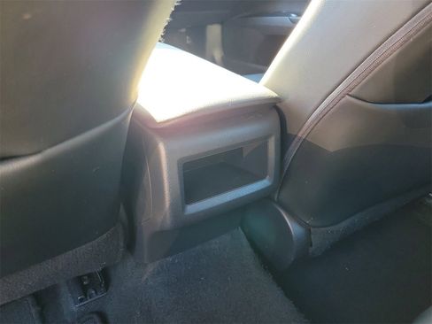 Used 2020 Toyota Camry SE image 11