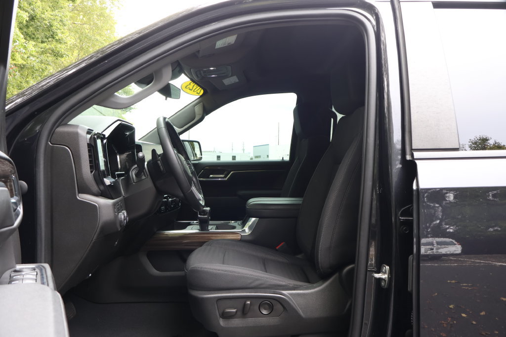 Used 2023 Chevrolet Silverado 1500 RST w/ Z71 Off-Road Package AWD/4WD image 35