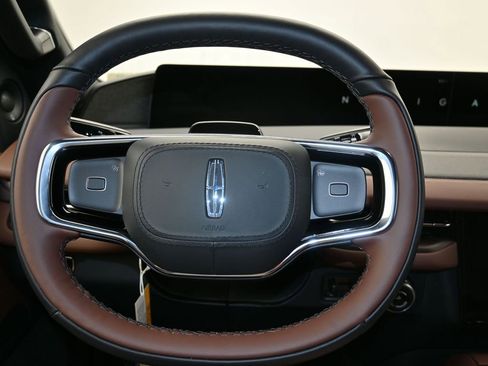 New 2026 Lincoln Navigator Reserve AWD/4WD image 13