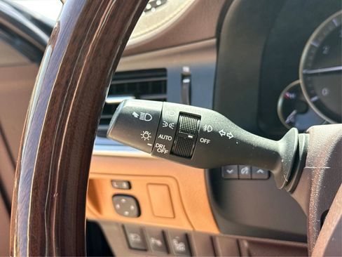 Used 2018 Lexus ES 350 w/ Luxury Package w/Wood Trim FWD image 19