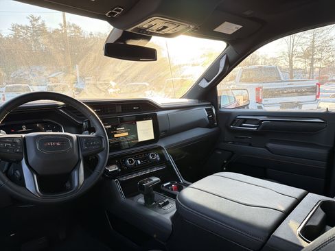 Used 2024 GMC Sierra 1500 AT4 w/ AT4 Premium Package image 15