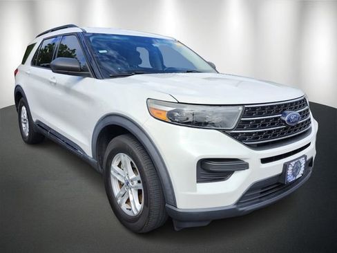 Used 2020 Ford Explorer XLT image 3