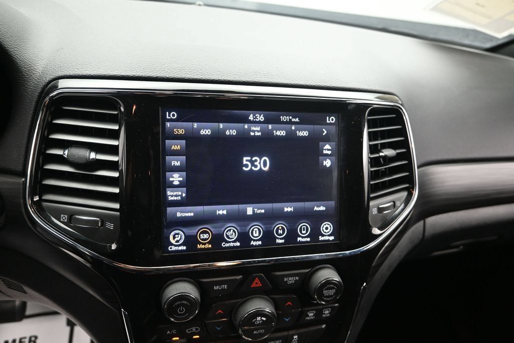 Used 2021 Jeep Grand Cherokee Laredo X RWD image 13