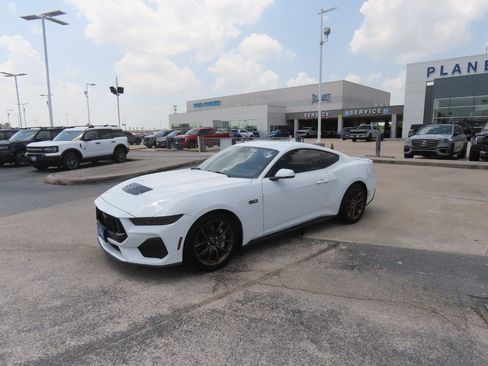 Certified 2025 Ford Mustang GT Premium RWD image 2