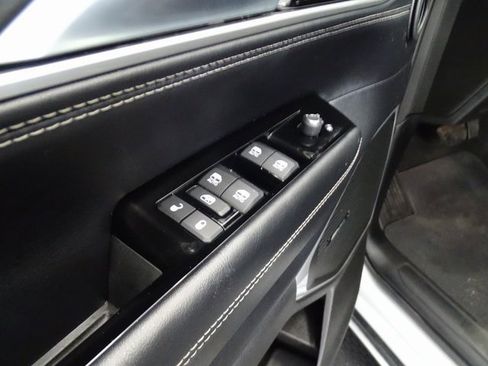 Certified 2025 Jeep Wagoneer Base image 10