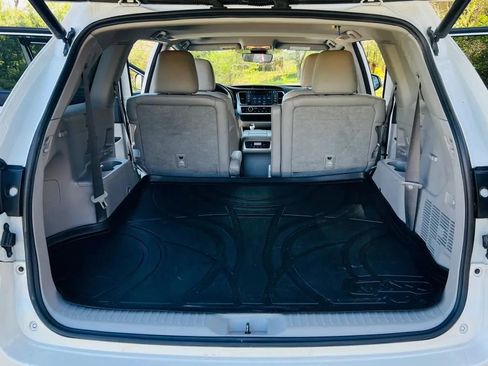 Used 2018 Toyota Highlander XLE w/ Carpet Mat Package (TMS) AWD/4WD image 27