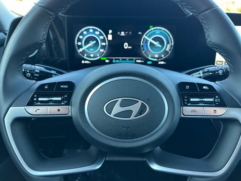 Used 2025 Hyundai Elantra Limited image 27