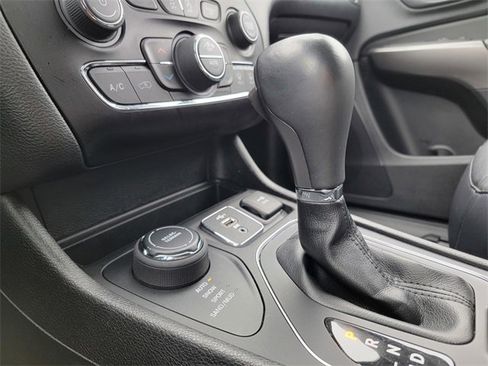 Certified 2021 Jeep Cherokee Latitude Lux w/ Sun & Sound Group image 30