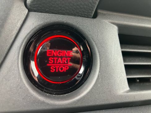 Certified 2025 Honda Pilot Sport image 24