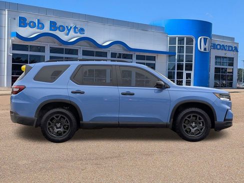Certified 2025 Honda Pilot TrailSport image 2