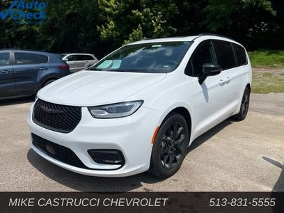 Used 2025 Chrysler Pacifica Limited