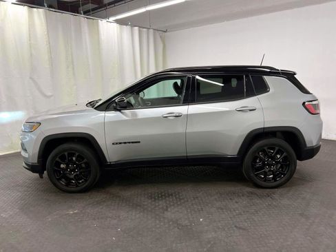 Used 2022 Jeep Compass Latitude AWD/4WD image 9