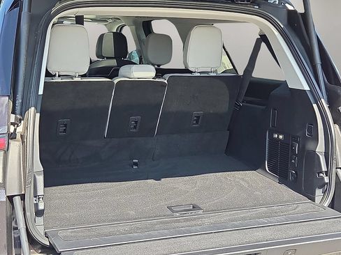 Certified 2025 Lincoln Navigator L Reserve AWD/4WD image 8