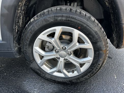 Used 2024 Jeep Compass Latitude AWD/4WD image 24