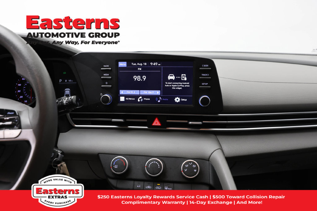 Used 2023 Hyundai Elantra SE w/ Cargo Package FWD image 13
