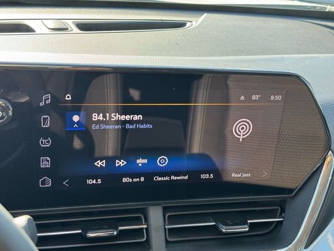 Used 2025 Chevrolet Trax LT w/ LT Convenience Package image 28