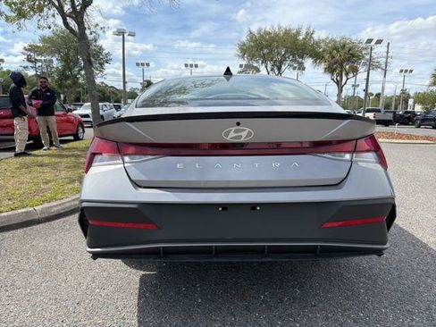 Used 2025 Hyundai Elantra Sport image 5