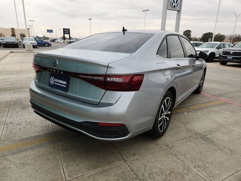 Certified 2025 Volkswagen Jetta SE image 7