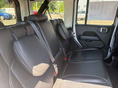 Used 2023 Jeep Wrangler Unlimited Sahara w/ Cold Weather Group AWD/4WD image 26