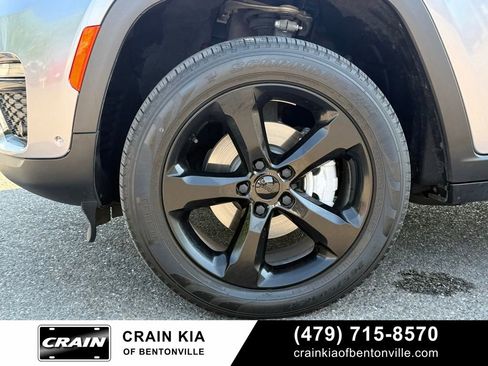 Used 2023 Jeep Grand Cherokee Limited w/ Luxury Tech Group II AWD/4WD image 34