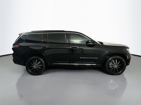 Used 2021 Jeep Grand Cherokee L Summit w/ Luxury Tech Group V image 8