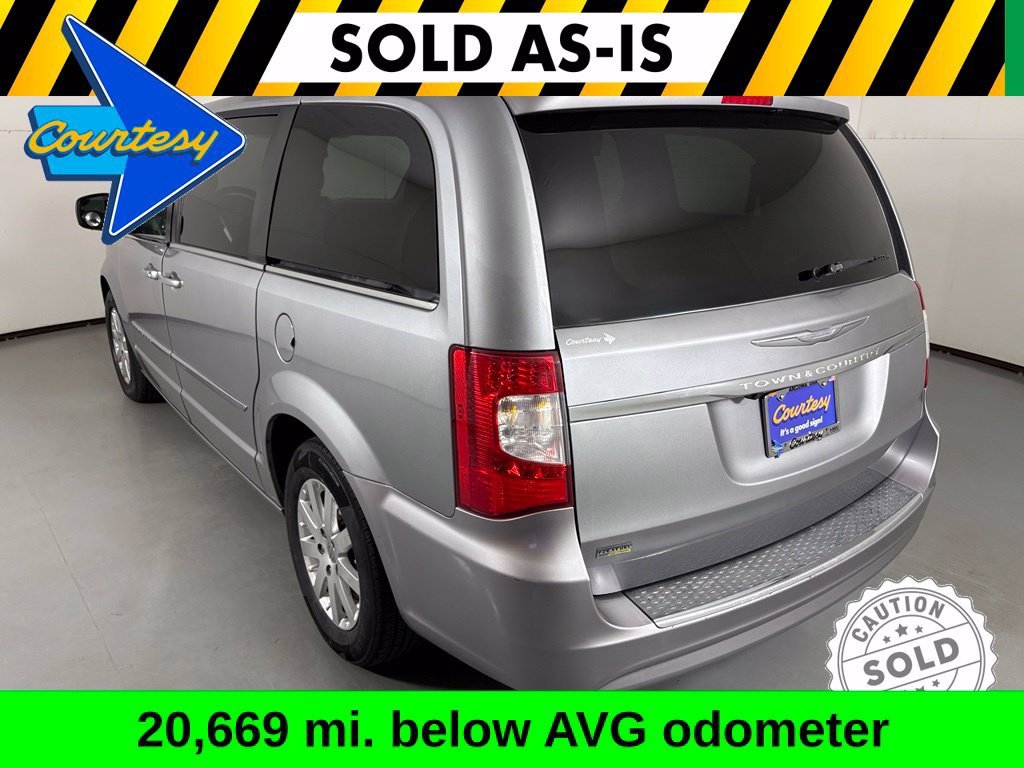 Used 2014 Chrysler Town & Country Touring FWD image 6