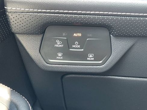 Used 2024 Volkswagen Atlas SE FWD image 23