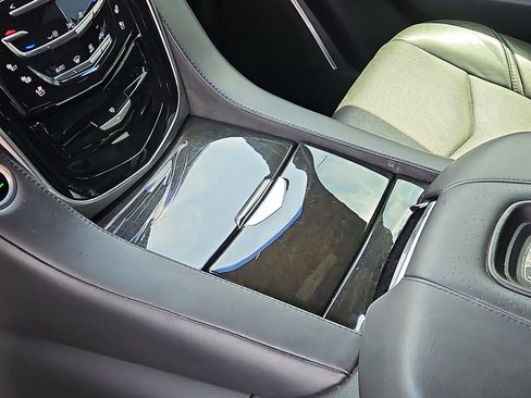 Used 2019 Cadillac Escalade Platinum RWD image 20