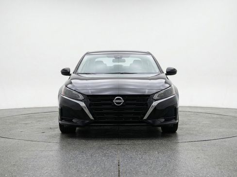 Used 2025 Nissan Altima 2.5 SV image 1