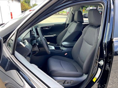 Used 2025 Toyota RAV4 XLE AWD/4WD image 29